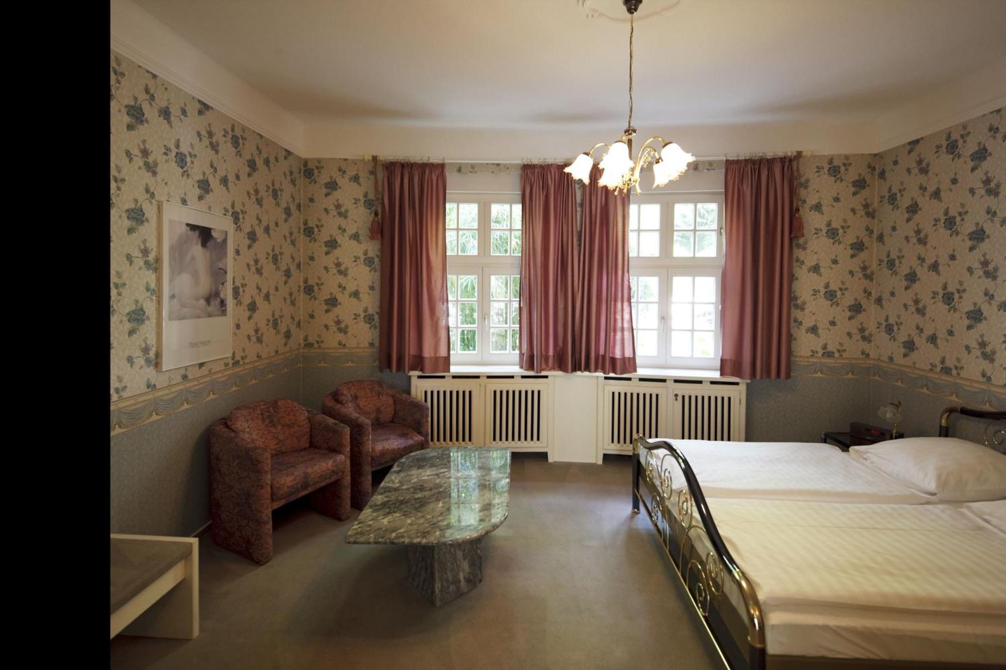 Hotel Park Villa Хейльбронн Экстерьер фото